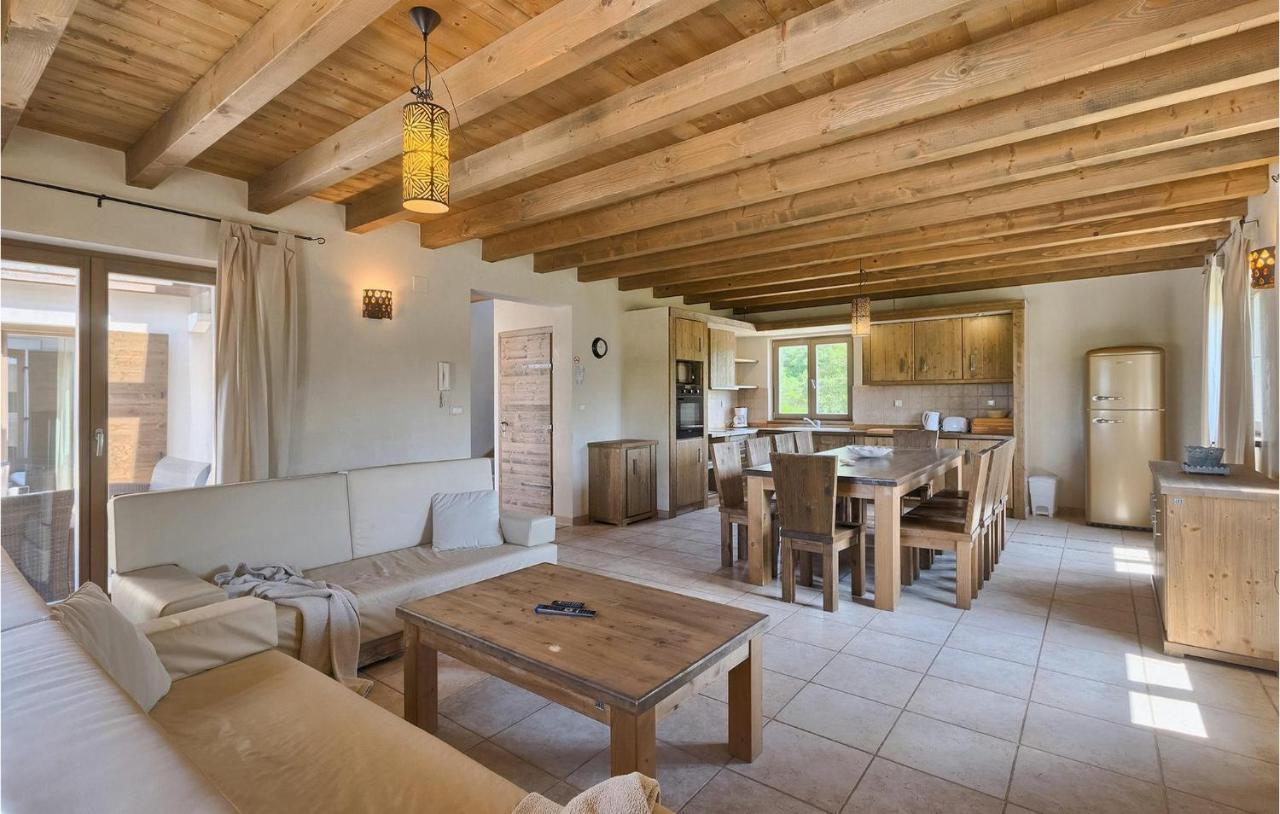 Vikendica Lovely In With Kitchen *
