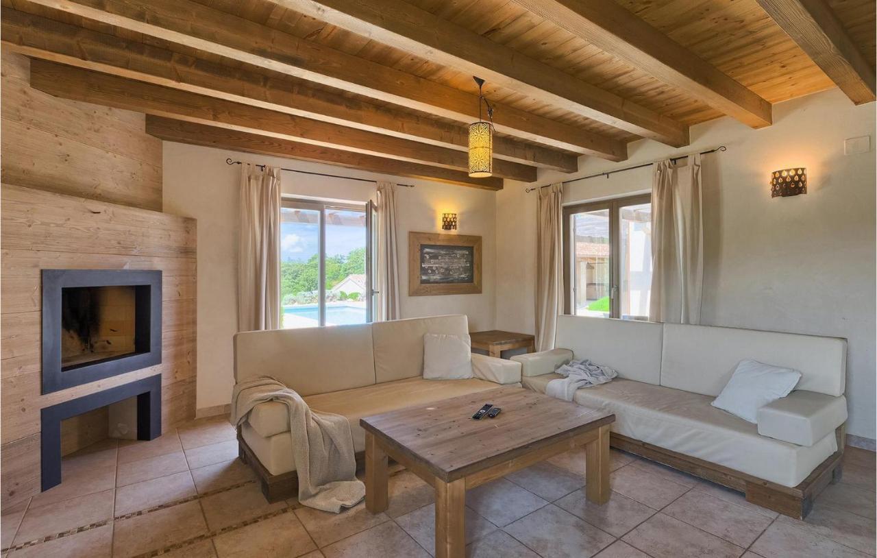 Lovely In With Kitchen Rovinj
